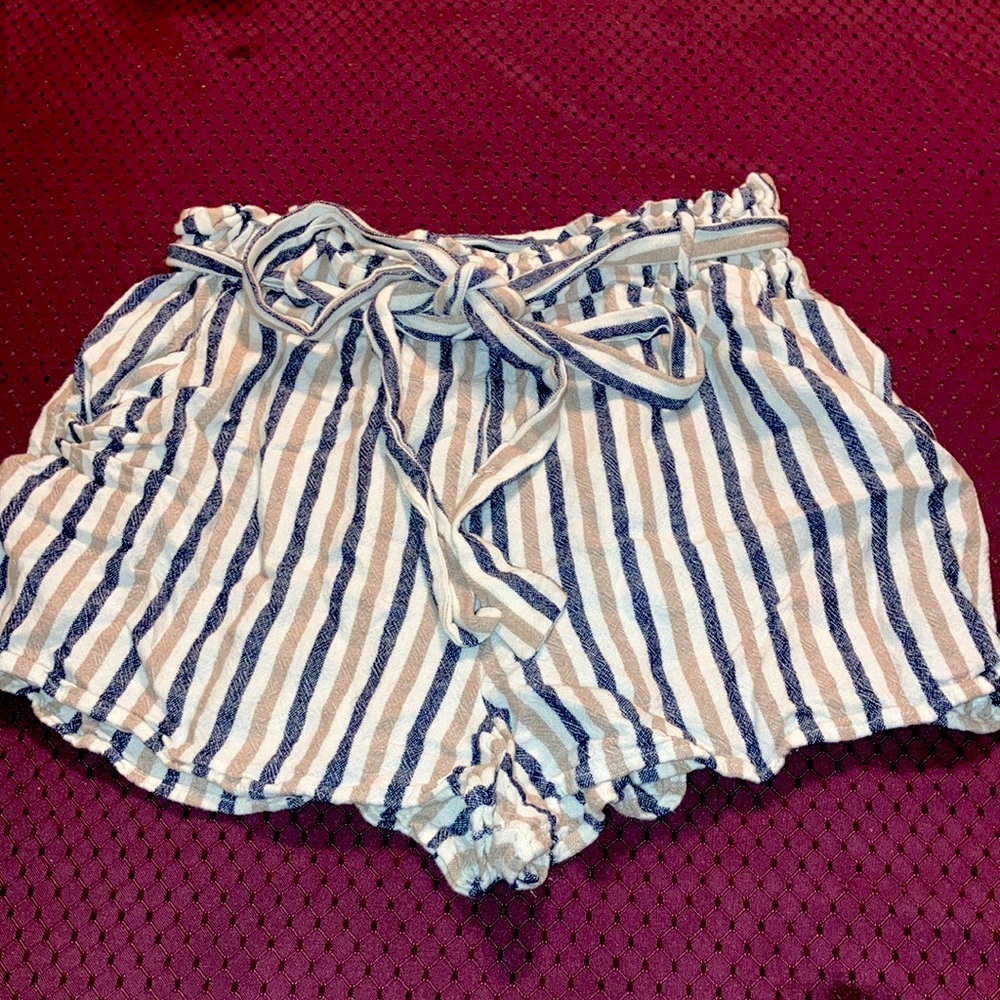 Striped shorts blue, tan & cream colors size Small,side pockets EUC